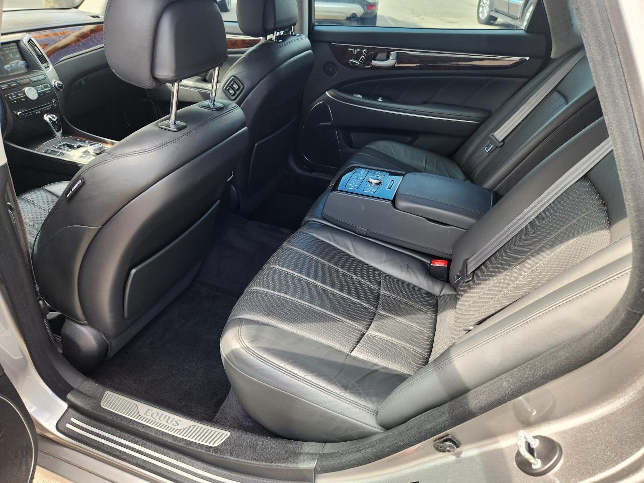Hyundai Equus Signature 2012