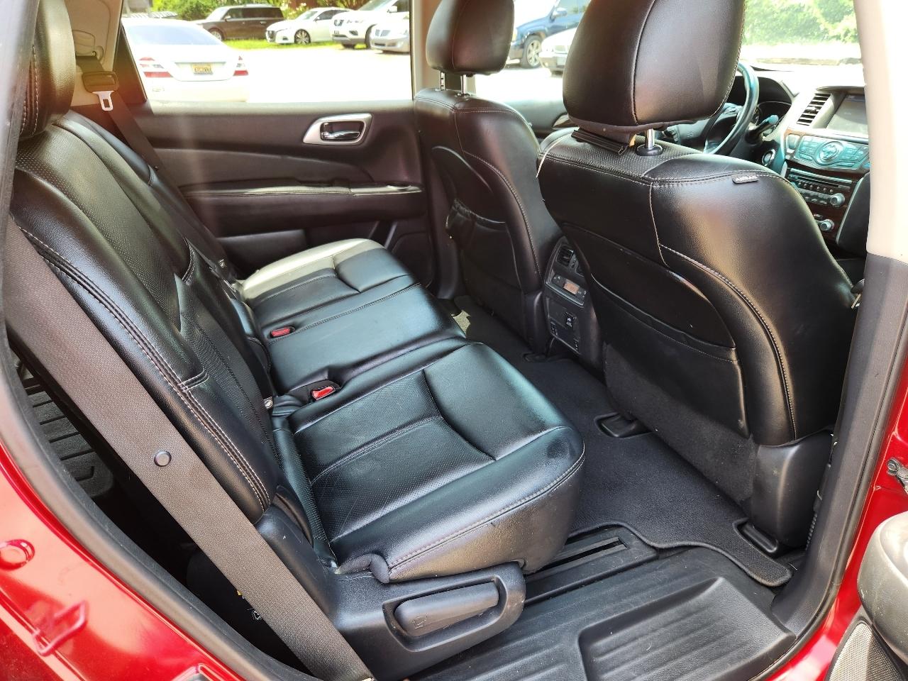 Nissan Pathfinder SV 2WD 2015
