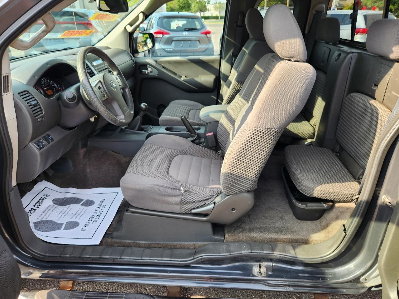 Nissan Frontier 2WD King Cab I4 Manual S 2012