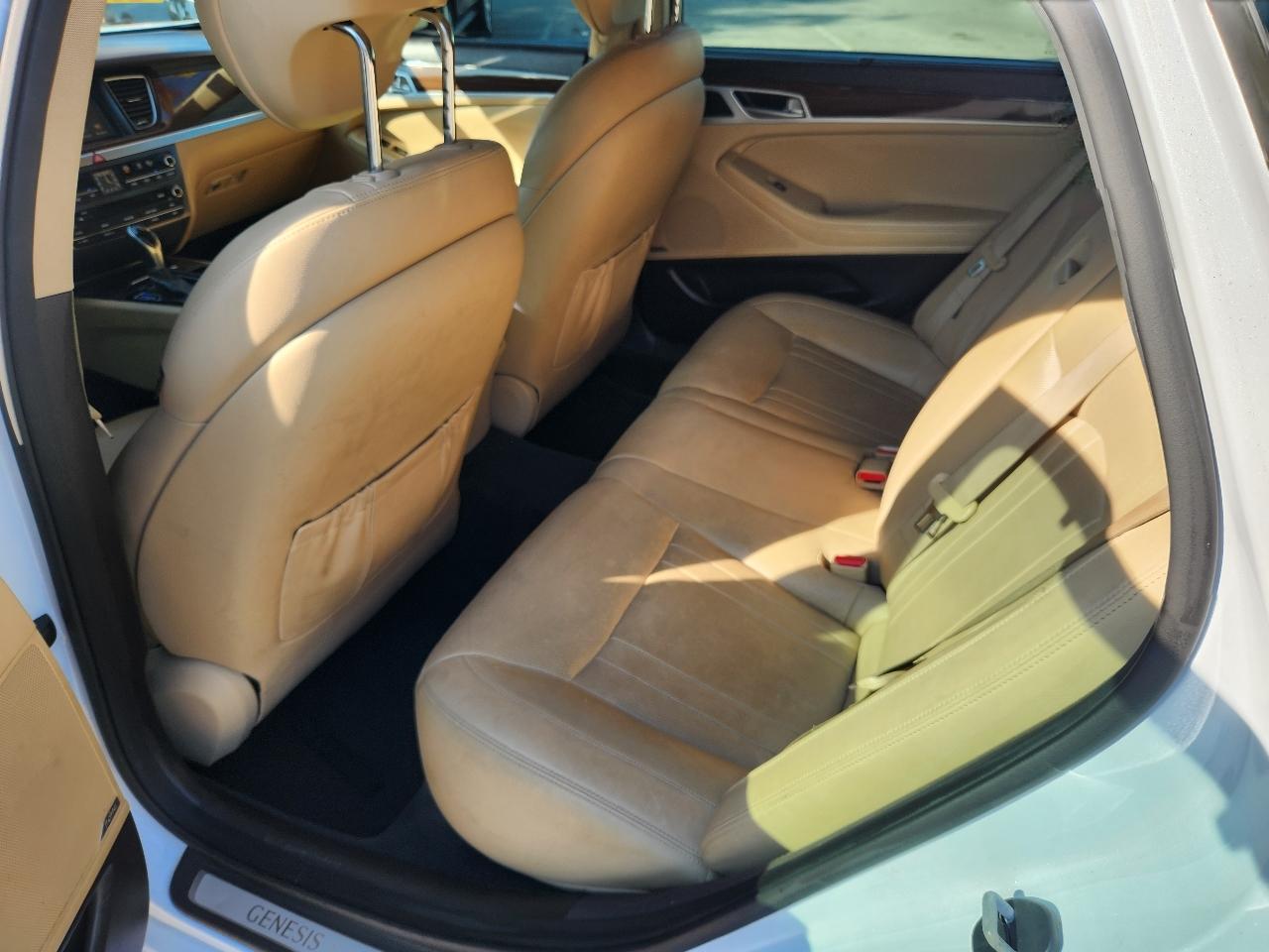 Hyundai Genesis 3.8L 2015