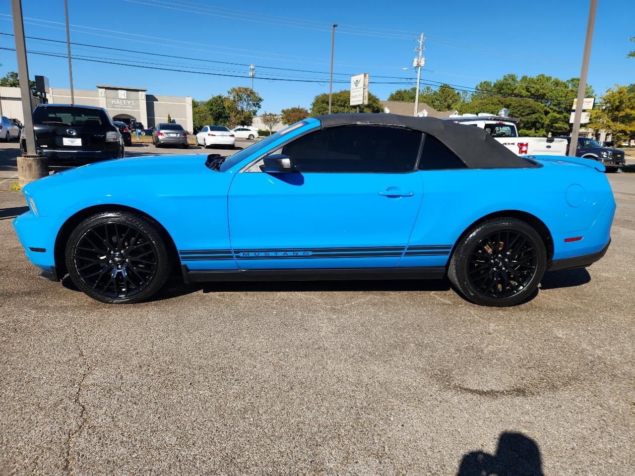 Ford Mustang V6 Convertible 2011