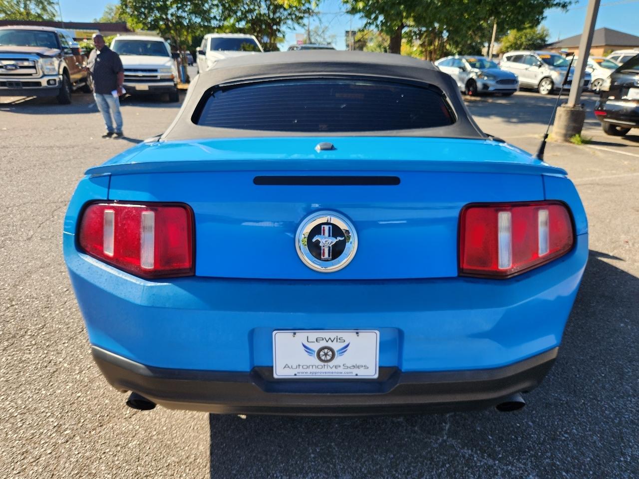 Ford Mustang V6 Convertible 2011