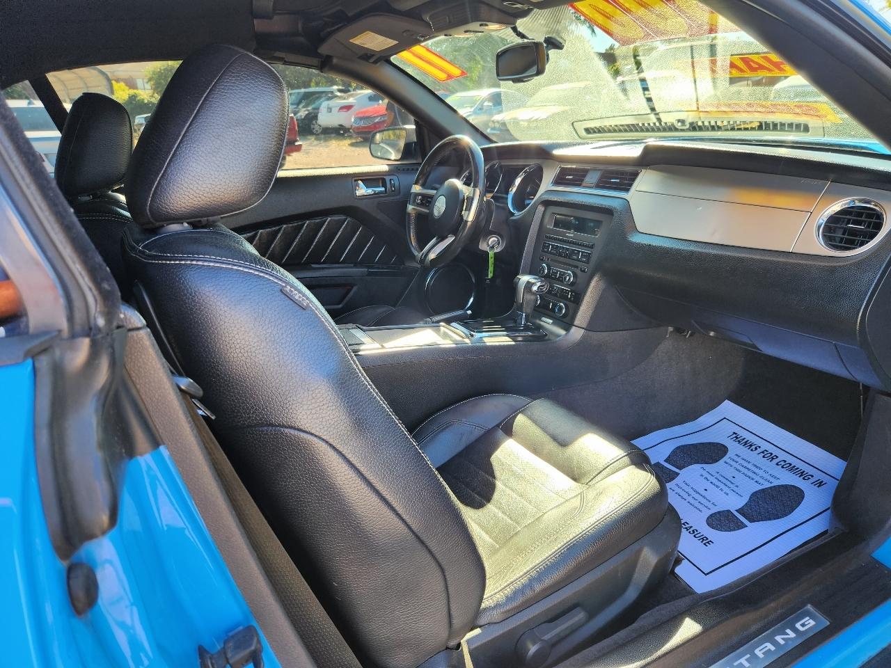 Ford Mustang V6 Convertible 2011