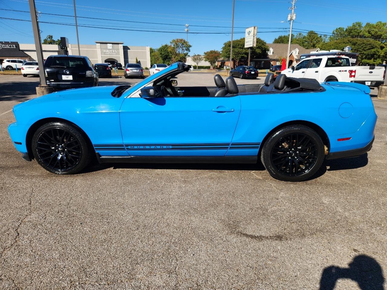 Ford Mustang V6 Convertible 2011