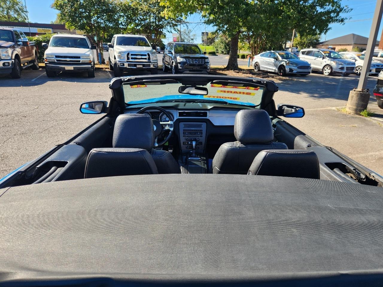 Ford Mustang V6 Convertible 2011