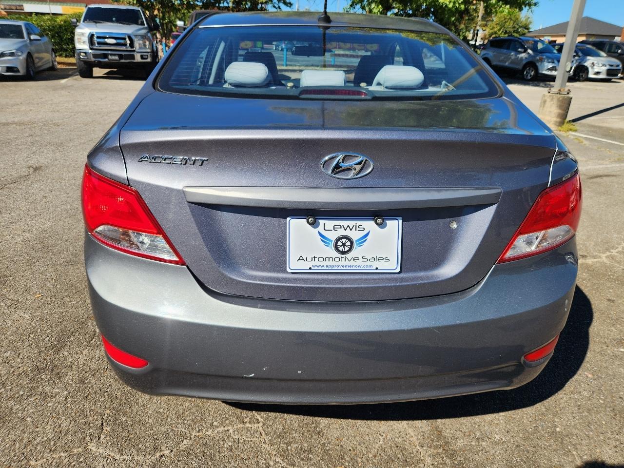 Hyundai Accent SE 4-Door 6A 2016