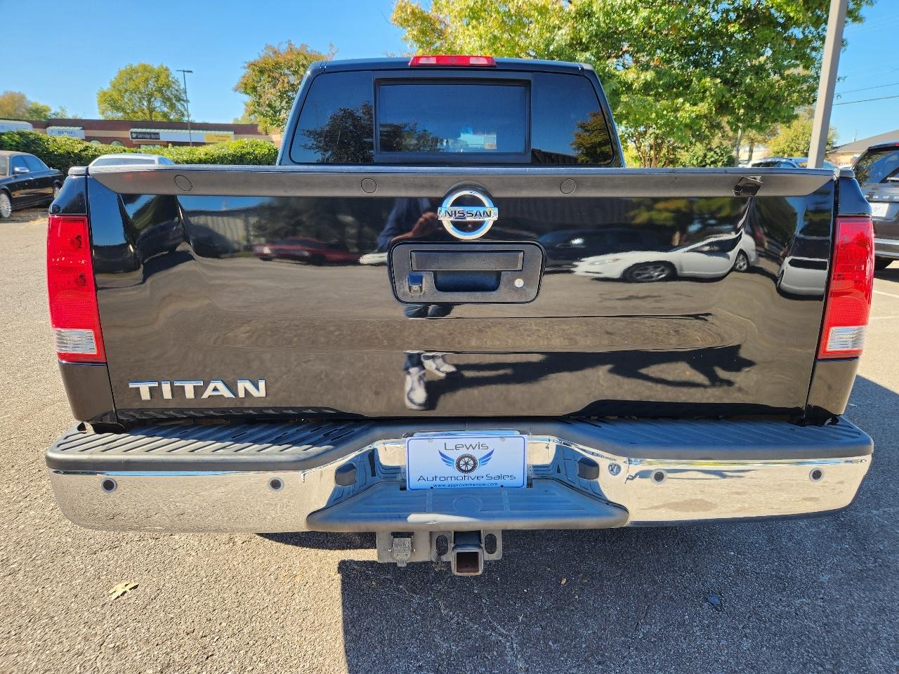 Nissan Titan SV Crew Cab 2WD 2015