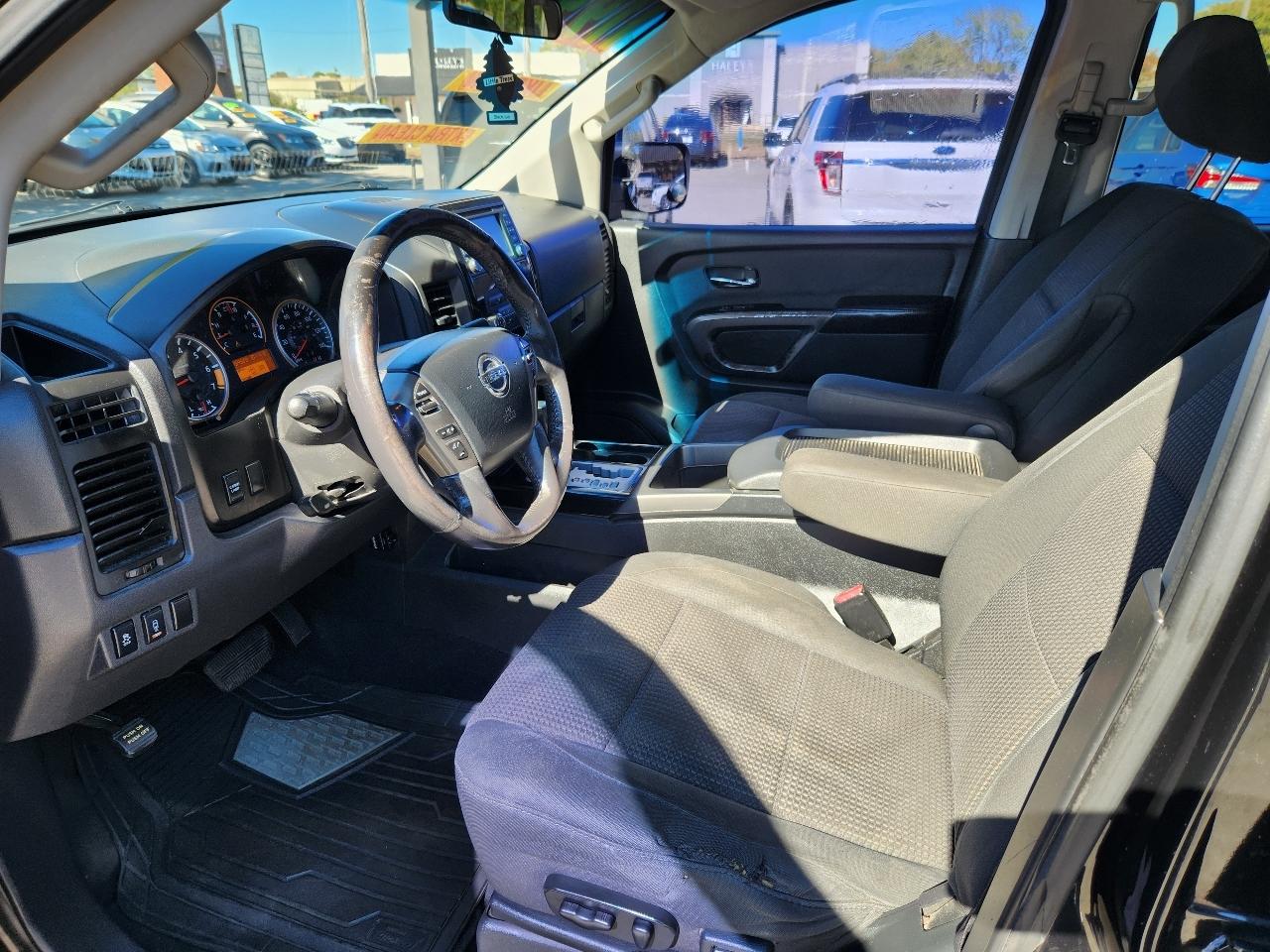 Nissan Titan SV Crew Cab 2WD 2015