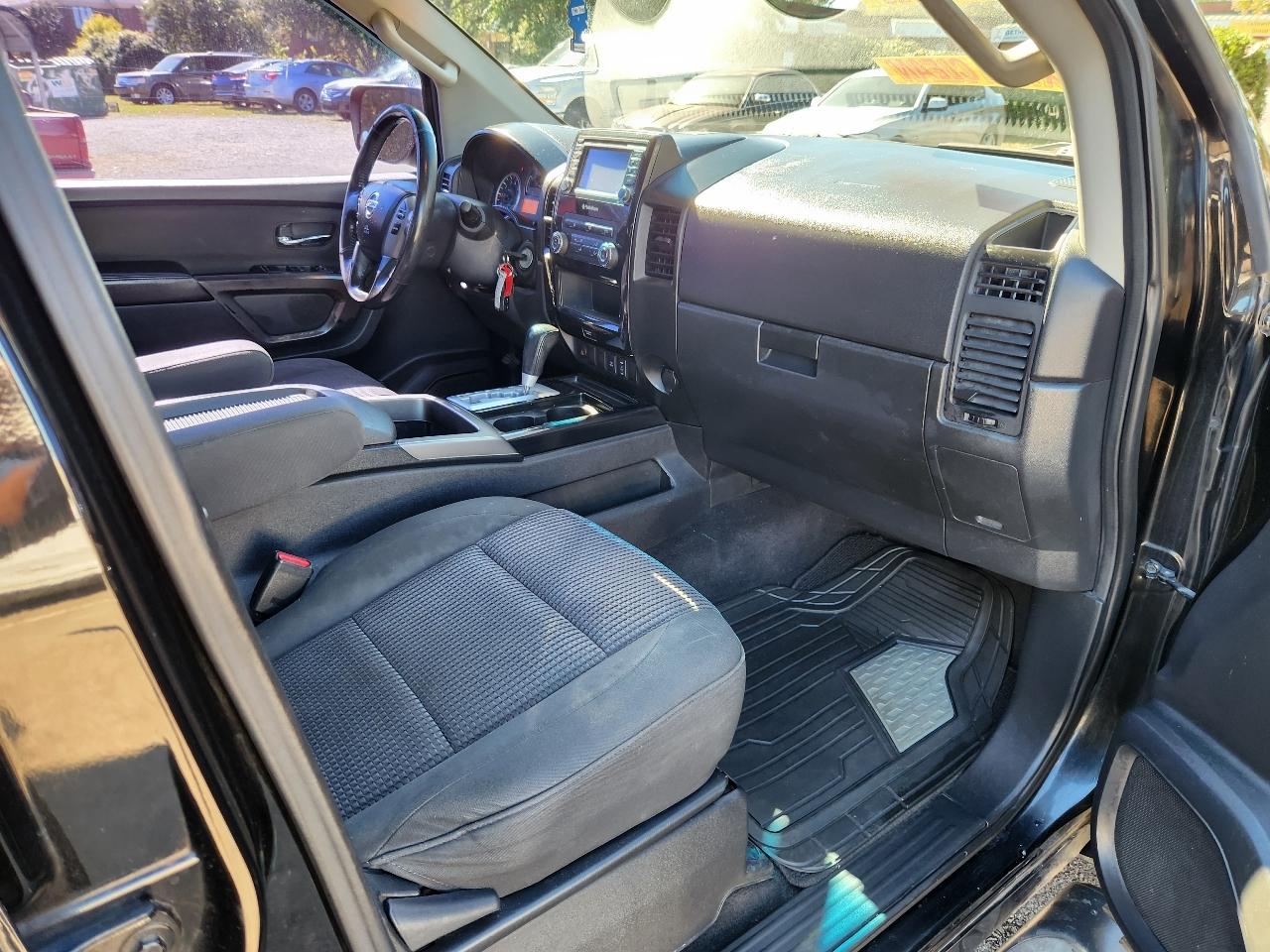 Nissan Titan SV Crew Cab 2WD 2015