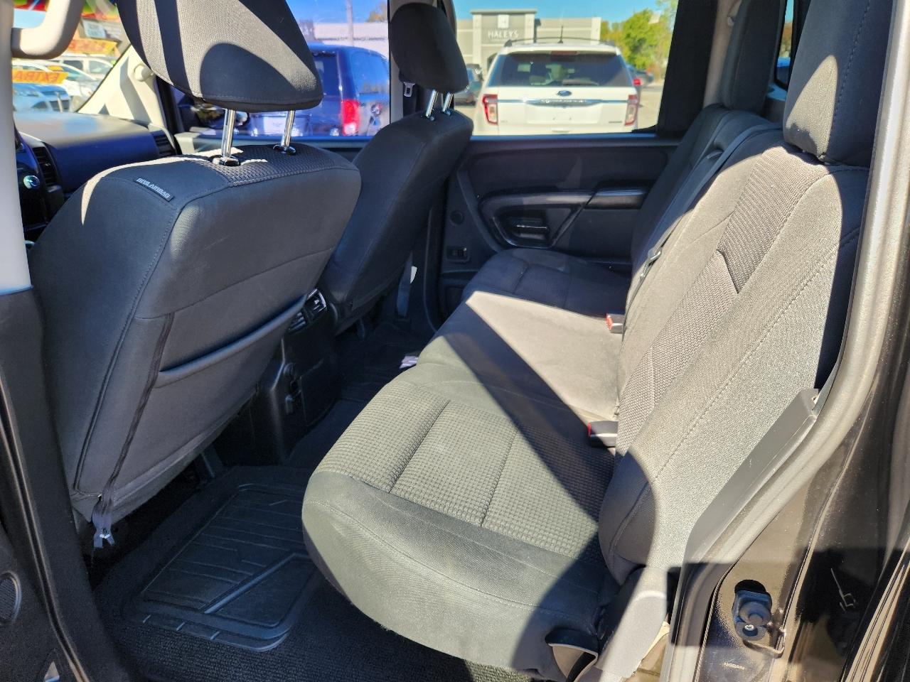Nissan Titan SV Crew Cab 2WD 2015