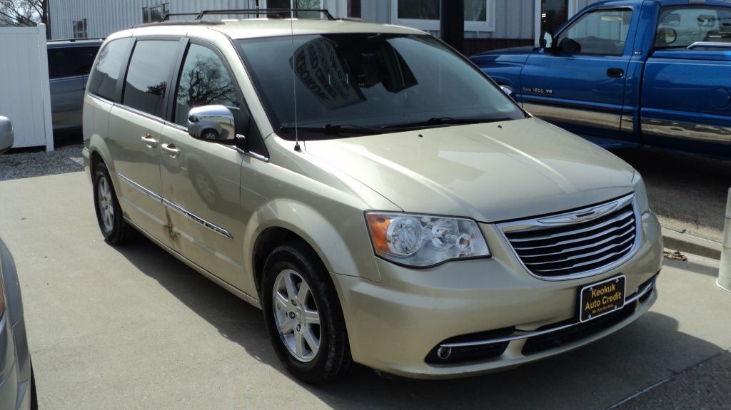 2011 Chrysler Town & Country TOURING L