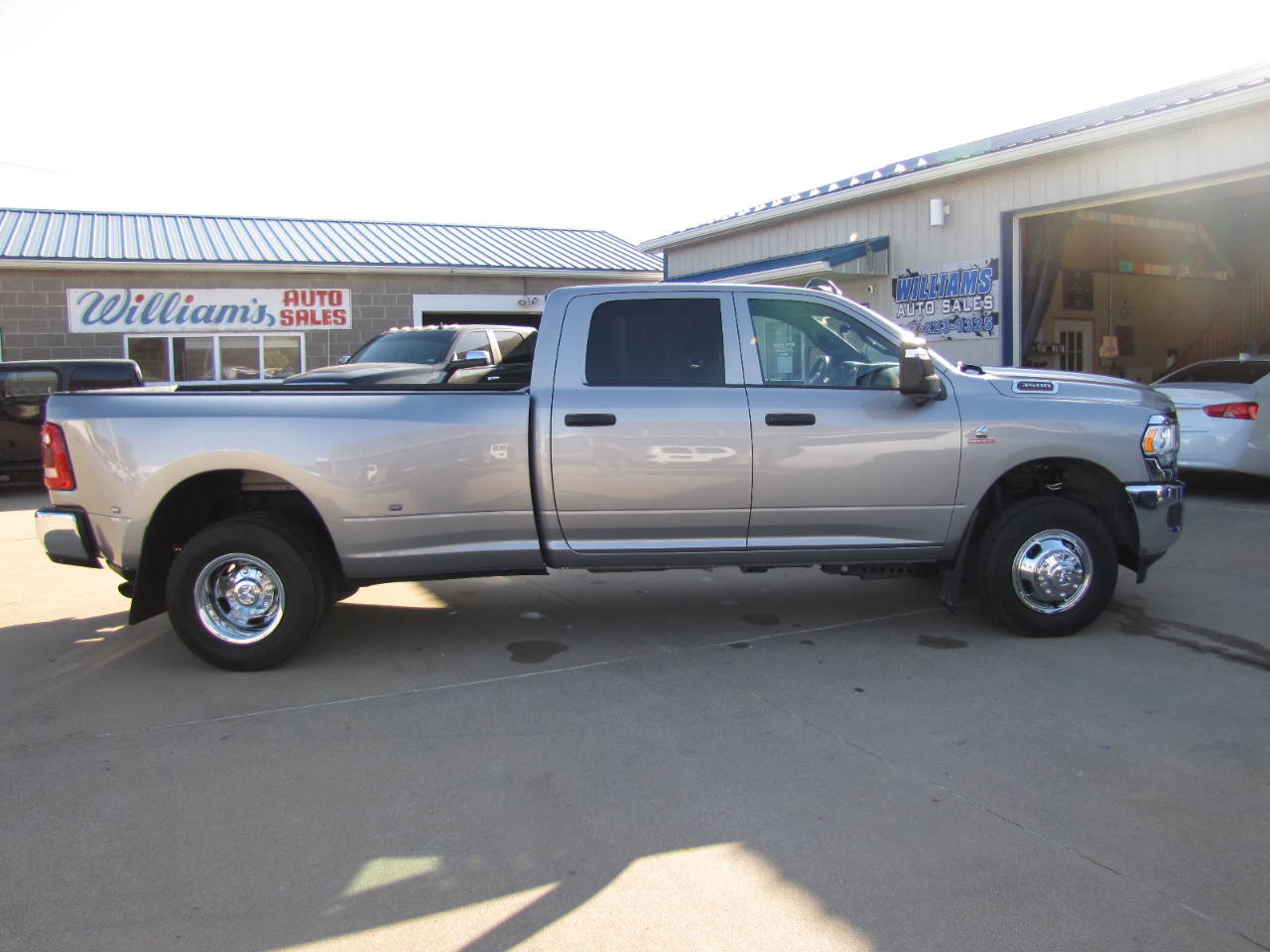 2023 Ram 3500 Tradesman photo 4