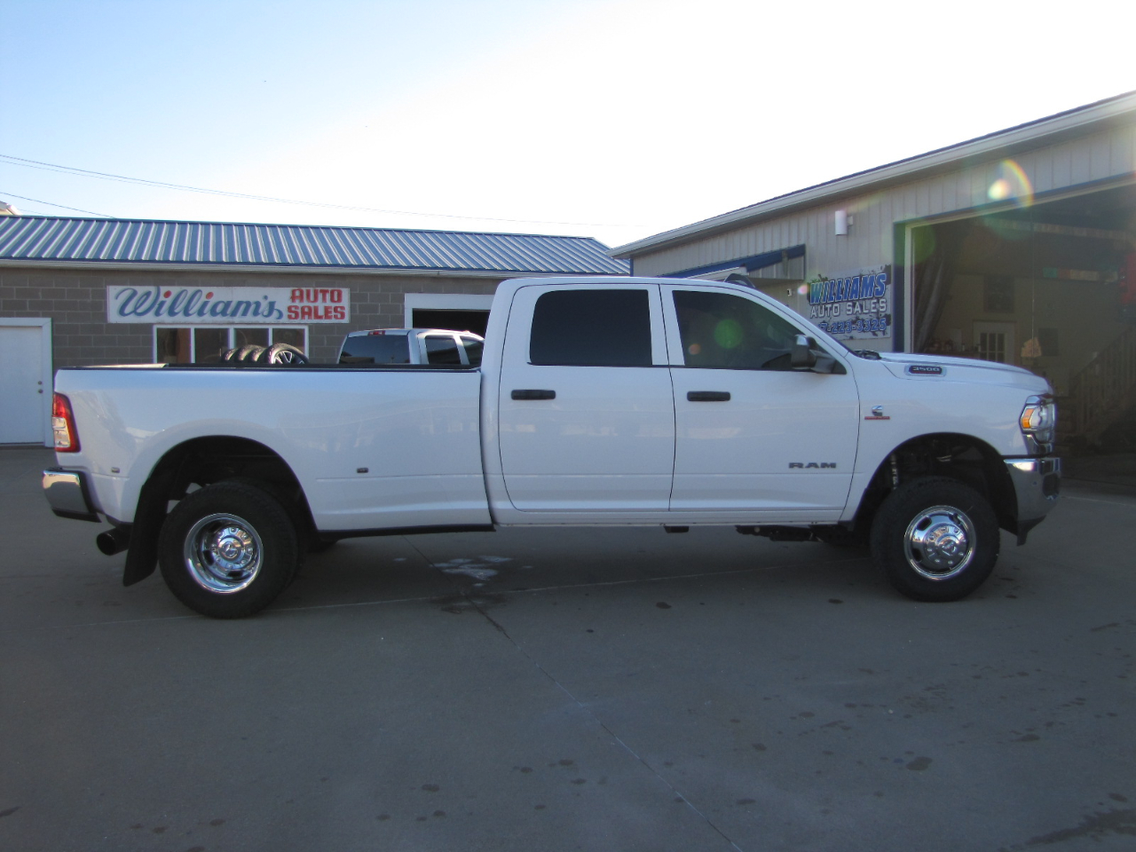 RAM 3500 Tradesman Crew Cab 4WD DRW 2021 RAM 3500 Tradesman Crew Cab 4WD DRW 2021