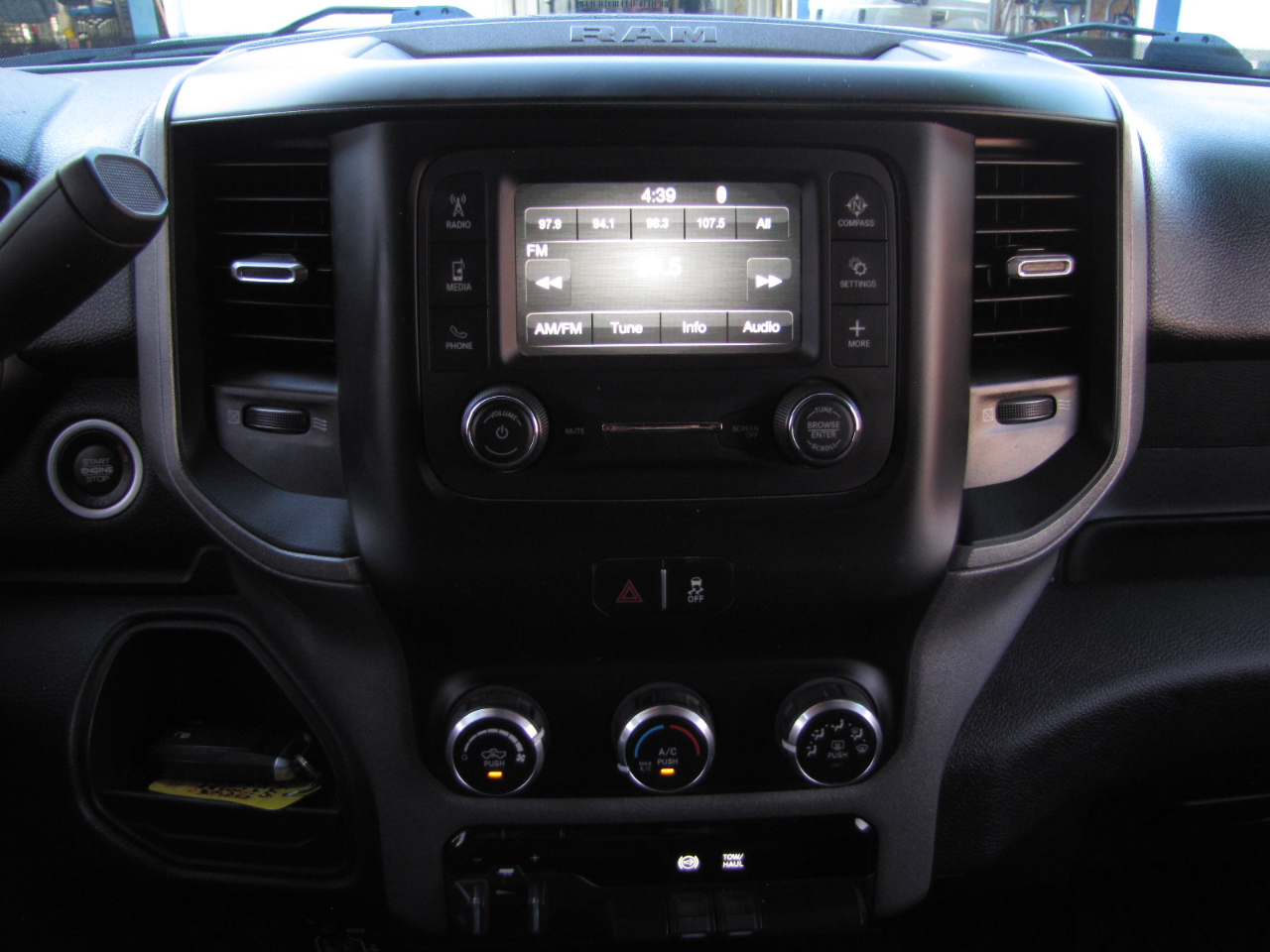 RAM 3500 Tradesman Crew Cab 4WD DRW 2021 RAM 3500 Tradesman Crew Cab 4WD DRW 2021