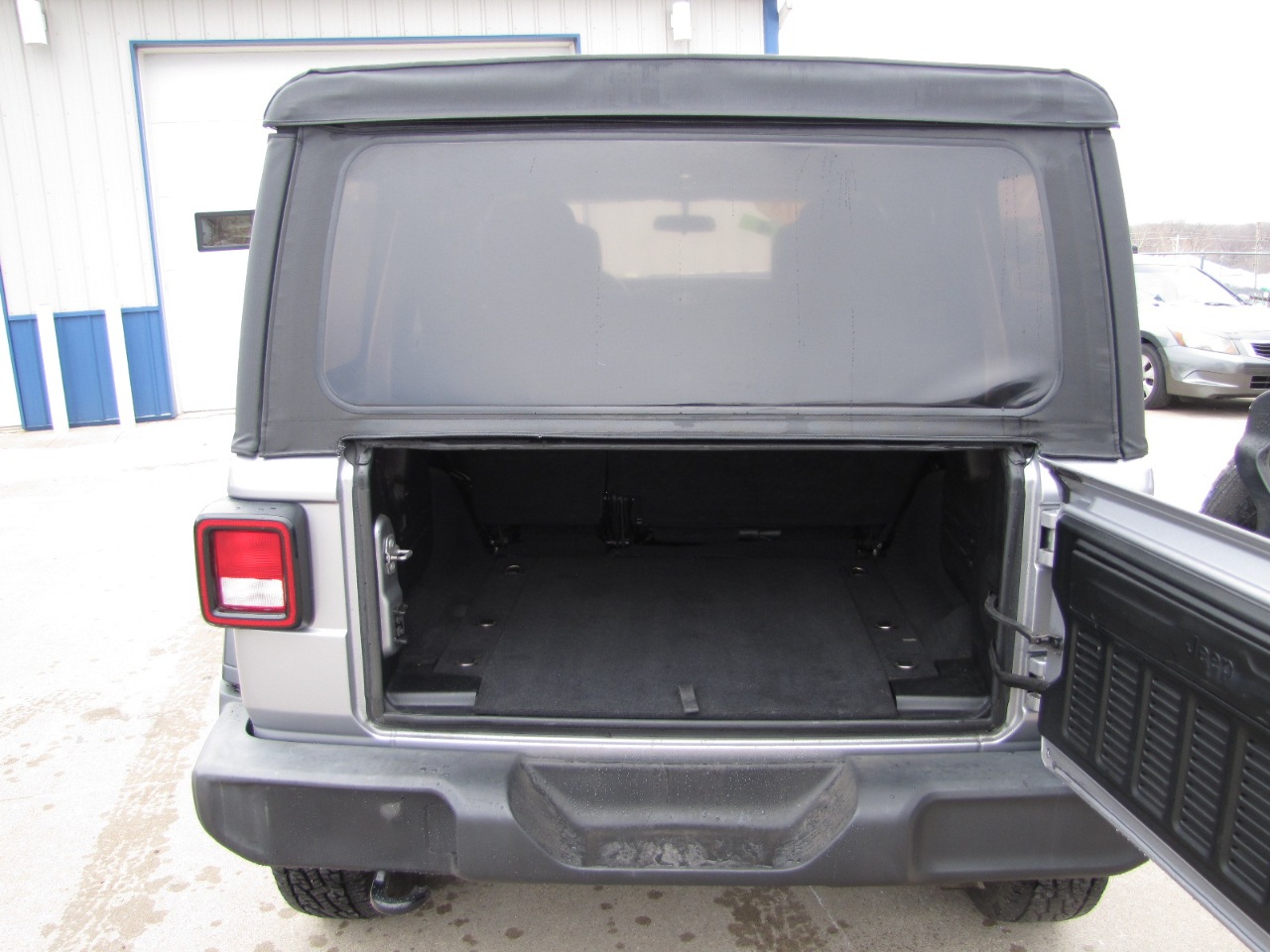 Jeep Wrangler Unlimited Sport 2018