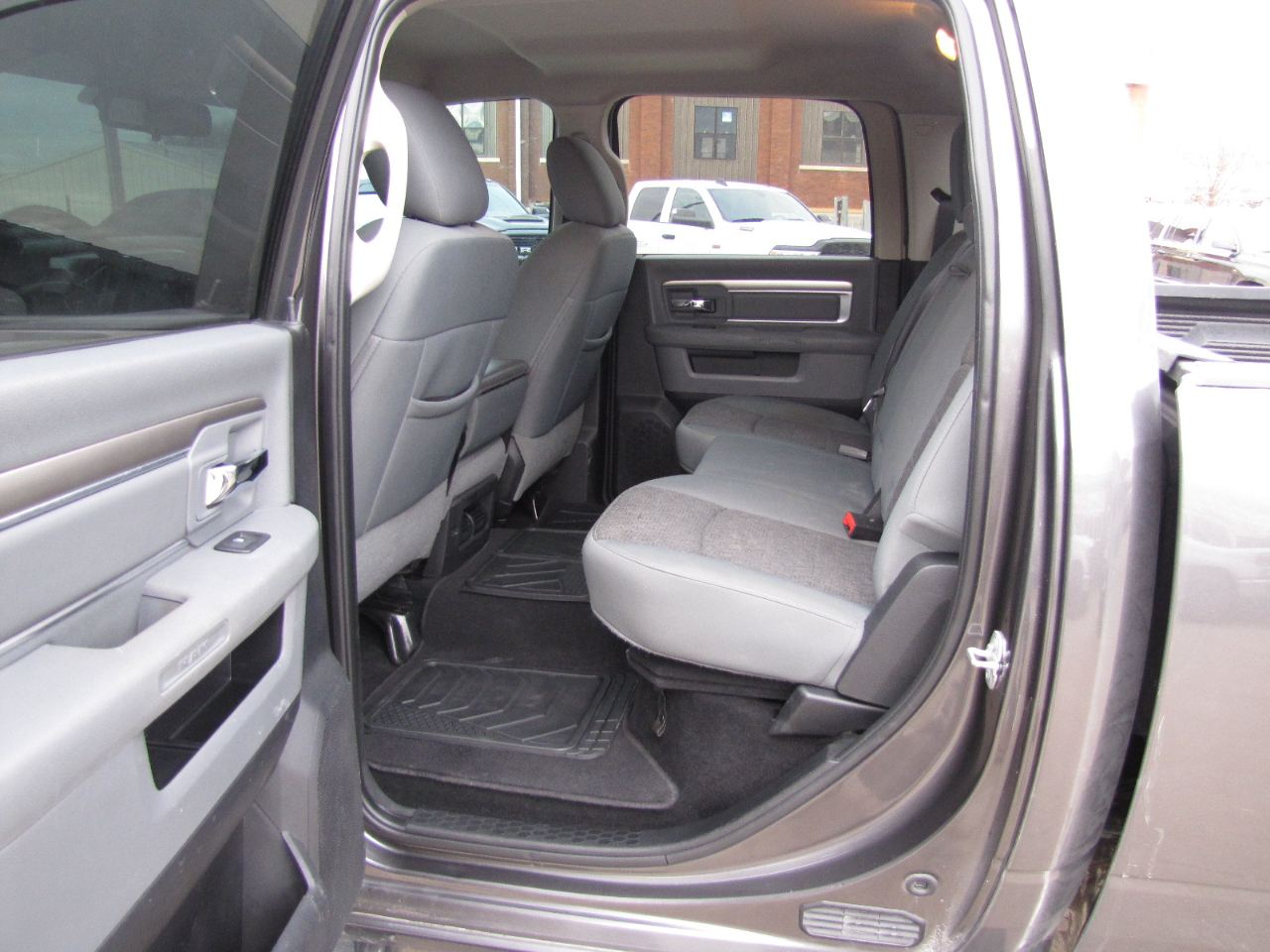 RAM 2500 SLT Crew Cab SWB 4WD 2015