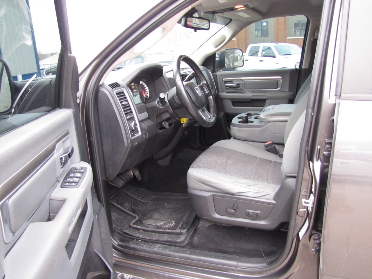 RAM 2500 SLT Crew Cab SWB 4WD 2015