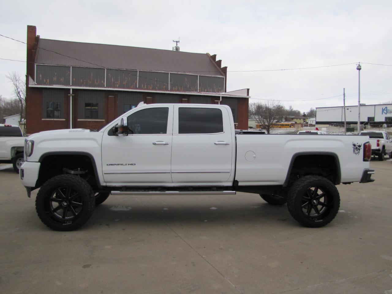 GMC Sierra 3500HD Denali Crew Cab 4WD 2017