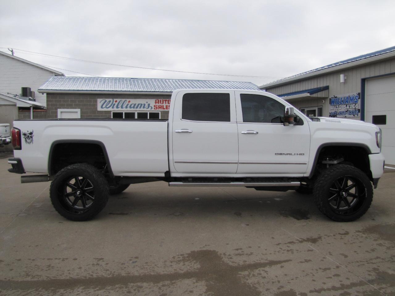 GMC Sierra 3500HD Denali Crew Cab 4WD 2017