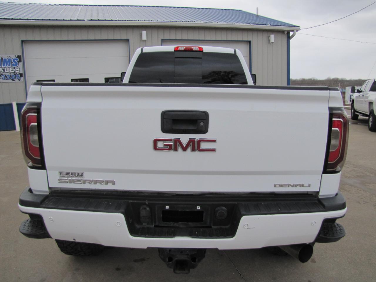 GMC Sierra 3500HD Denali Crew Cab 4WD 2017