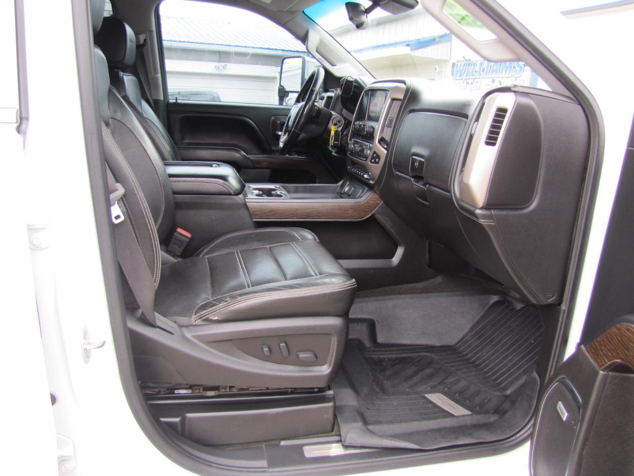 GMC Sierra 3500HD Denali Crew Cab 4WD 2017