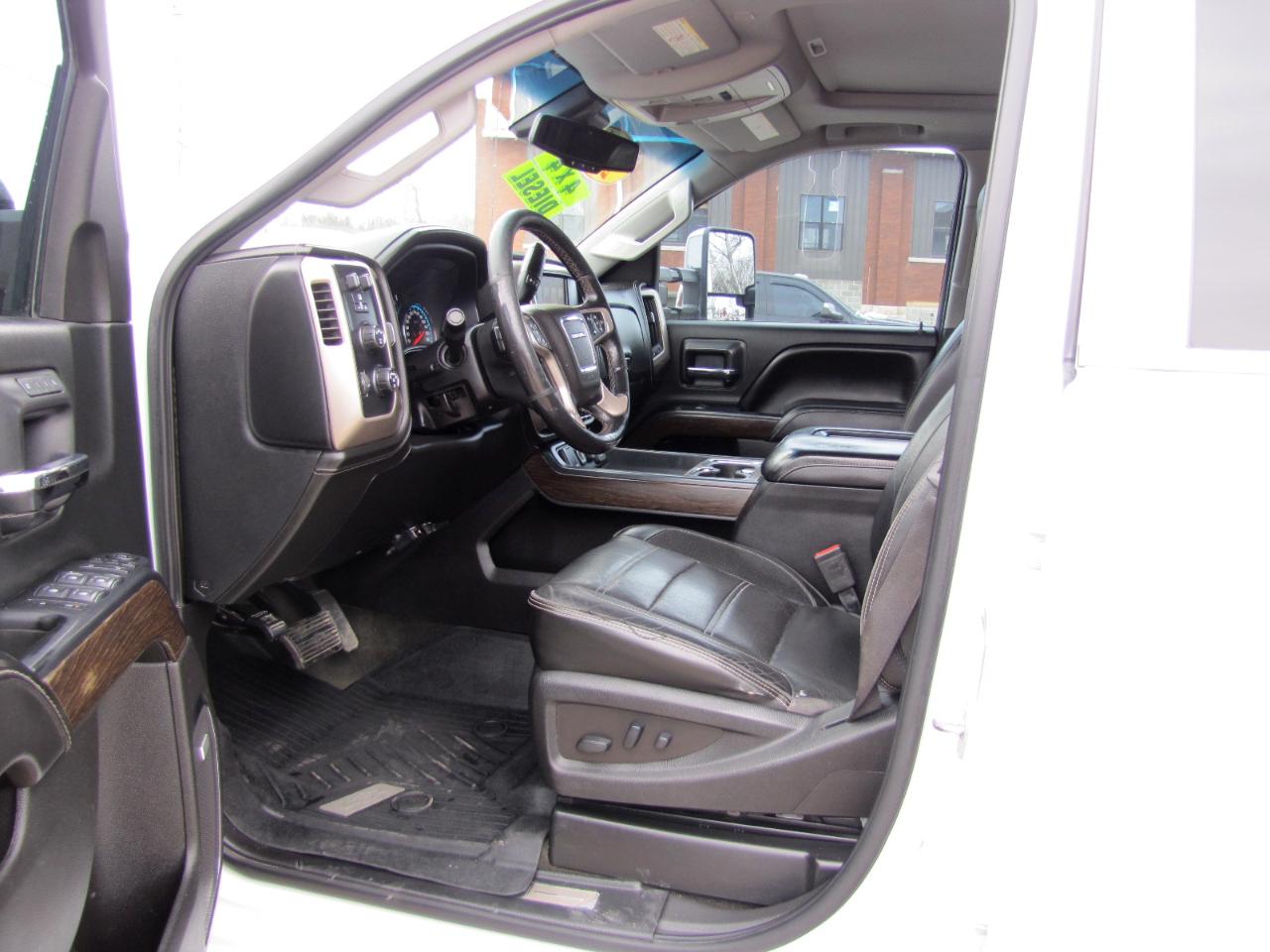 GMC Sierra 3500HD Denali Crew Cab 4WD 2017