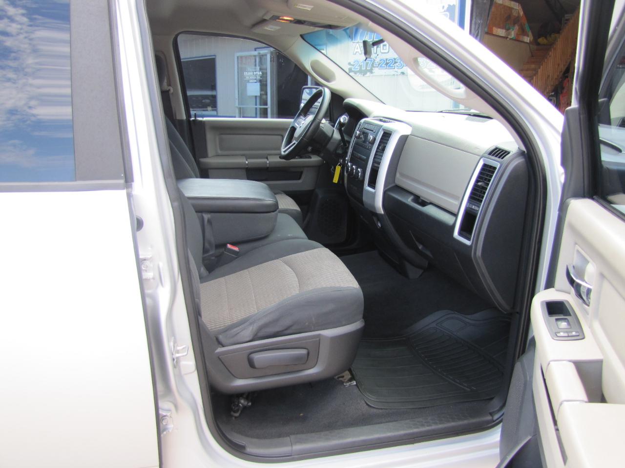 RAM 1500 SLT Quad Cab 4WD 2011