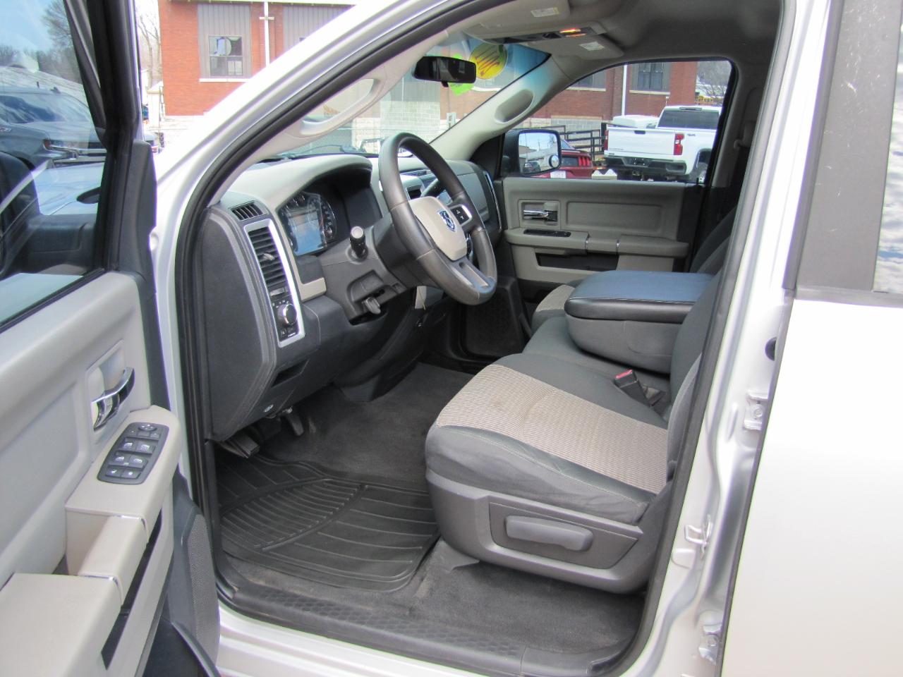 RAM 1500 SLT Quad Cab 4WD 2011