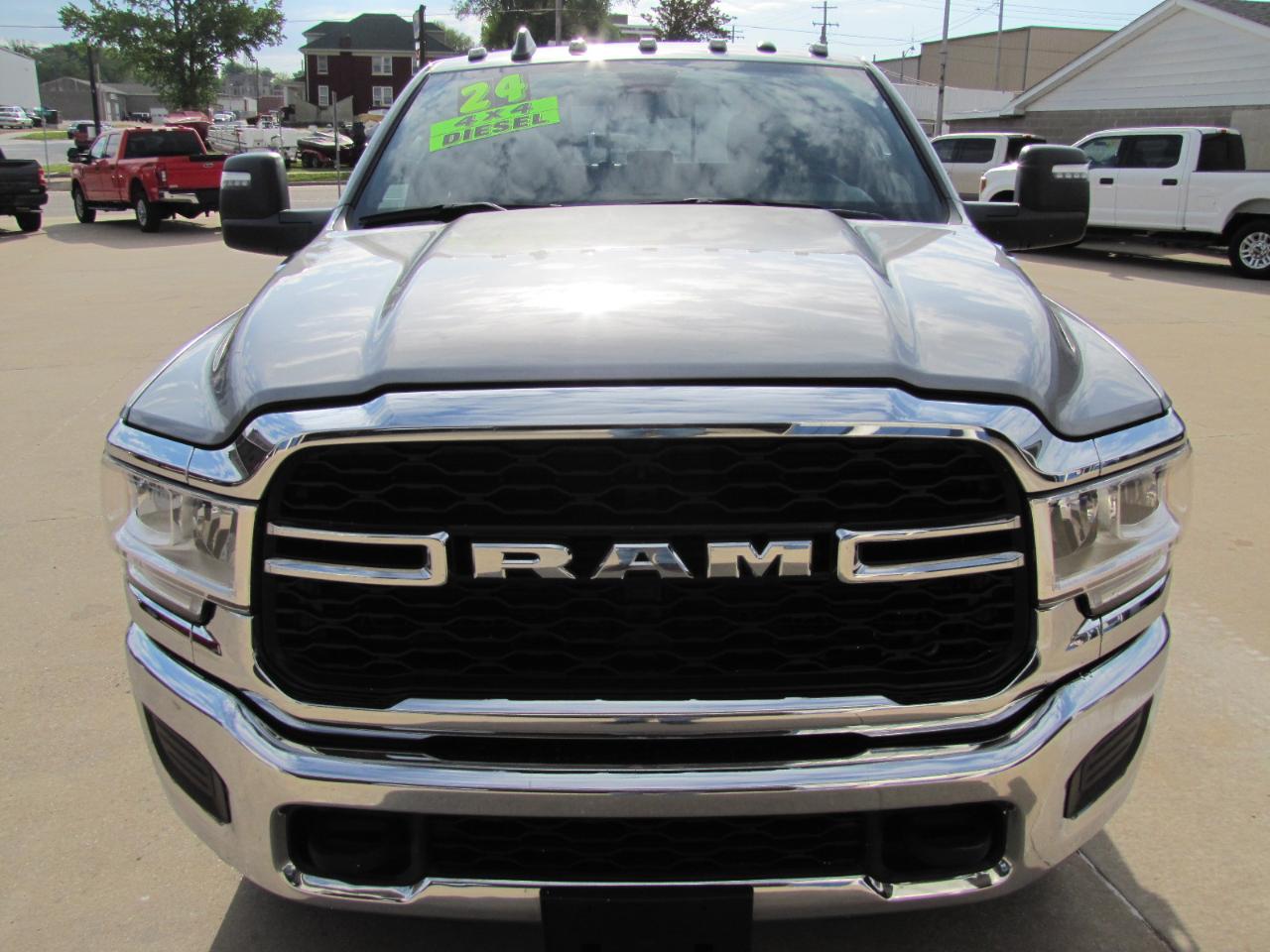 RAM 2500 Tradesman Crew Cab SWB 4WD 2024