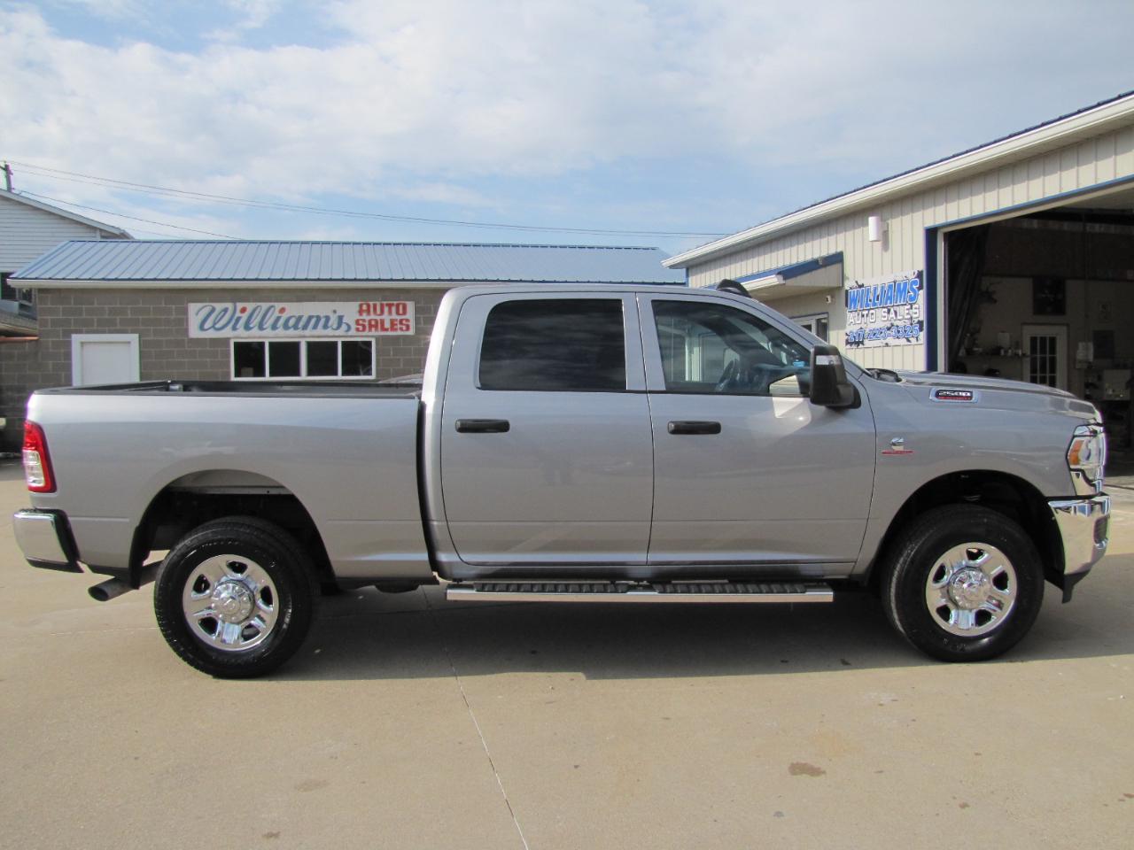 RAM 2500 Tradesman Crew Cab SWB 4WD 2024