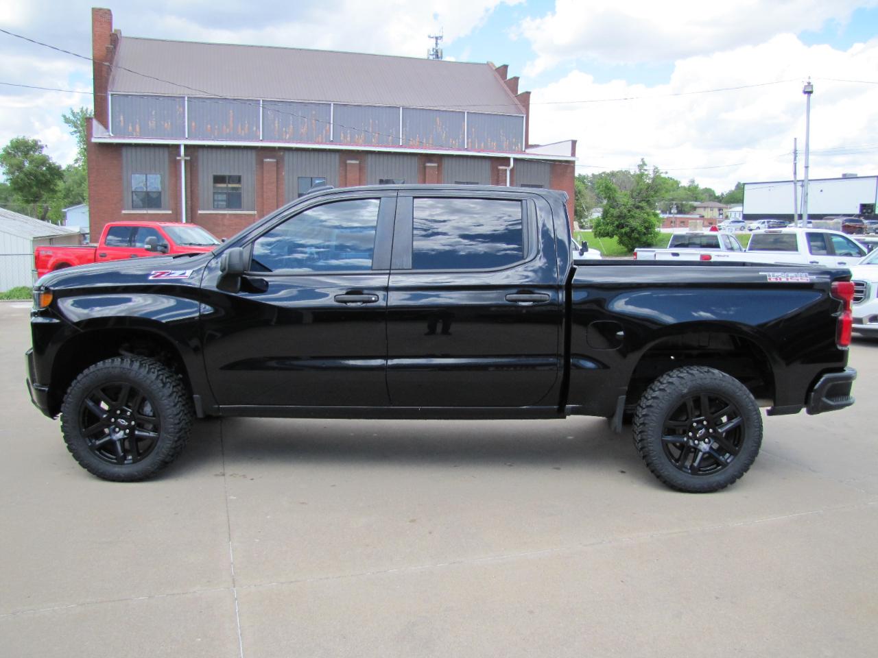 Chevrolet Silverado 1500 Custom Trail Boss Crew Cab Short Box 4WD 2021
