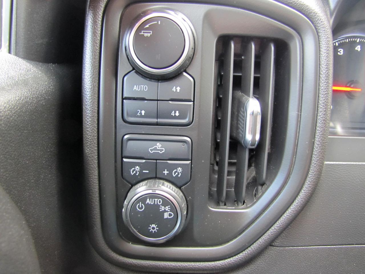 Chevrolet Silverado 1500 Custom Trail Boss Crew Cab Short Box 4WD 2021