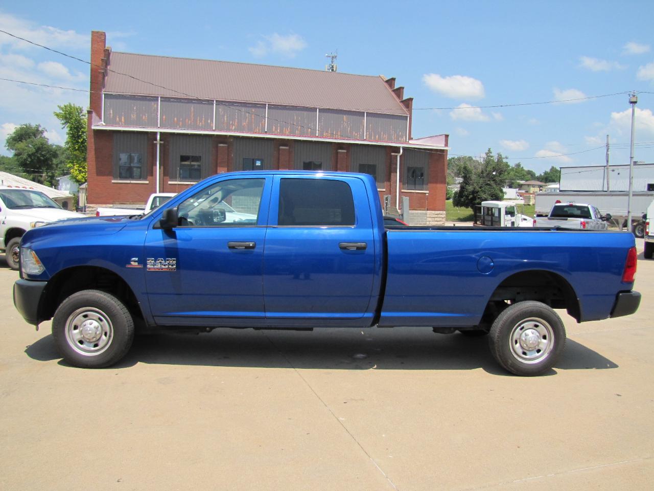 RAM 2500 Tradesman Crew Cab LWB 4WD 2016