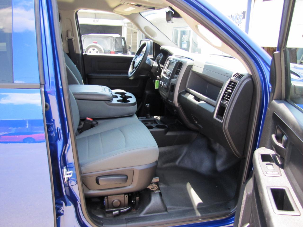 RAM 2500 Tradesman Crew Cab LWB 4WD 2016