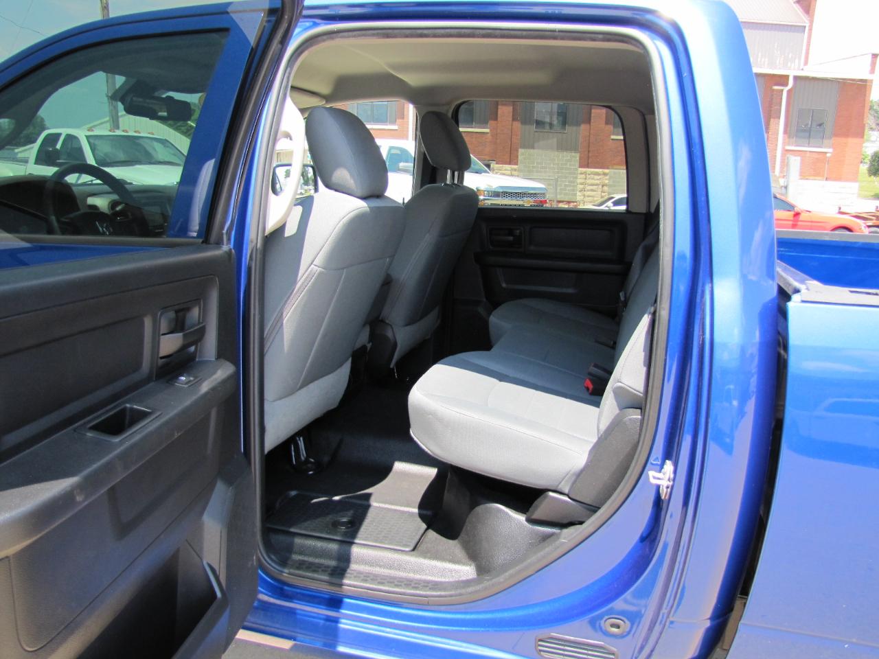 RAM 2500 Tradesman Crew Cab LWB 4WD 2016