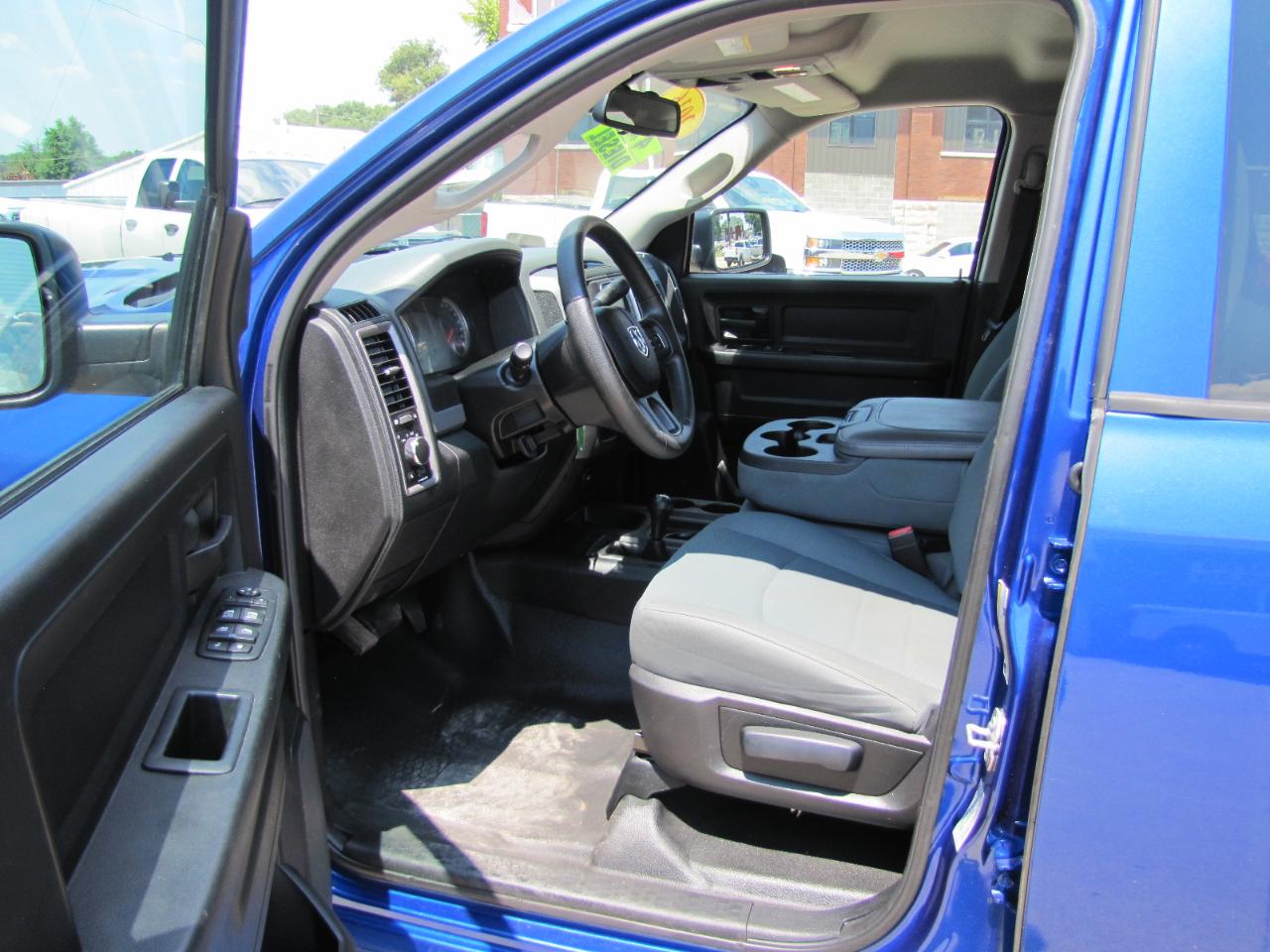 RAM 2500 Tradesman Crew Cab LWB 4WD 2016