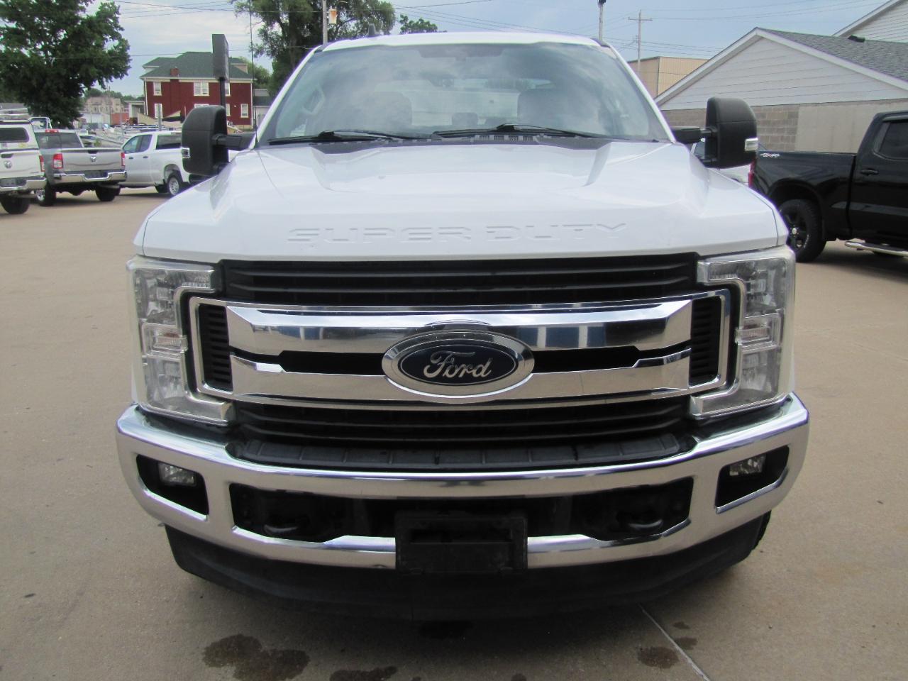 Ford F-250 SD XLT Crew Cab 4WD 2019