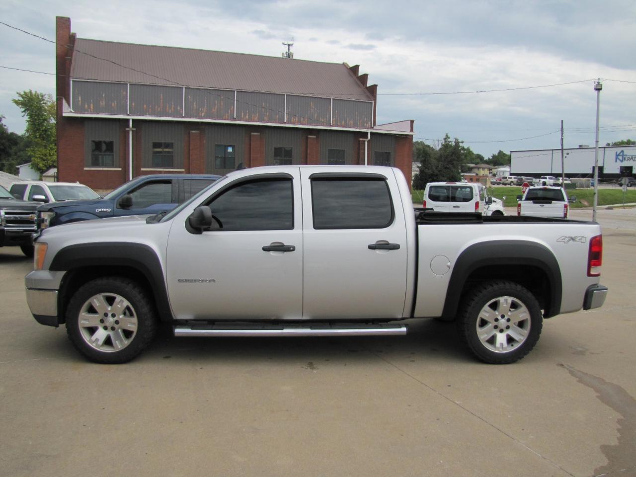 GMC Sierra 1500 SLE Crew Cab 4WD 2010