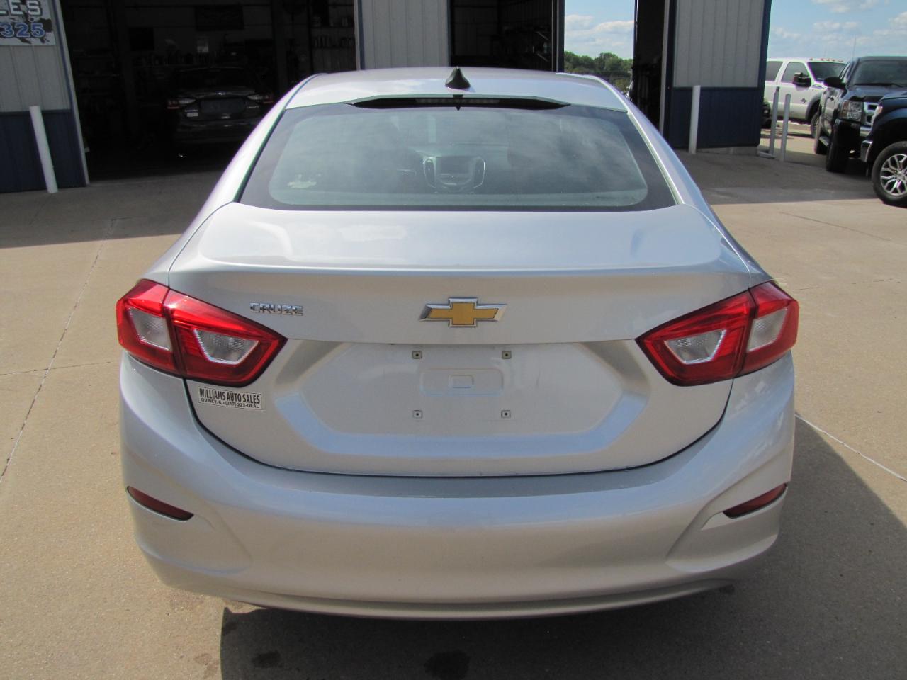 Chevrolet Cruze LS Auto 2017
