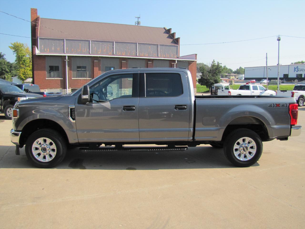 Ford F-250 SD XLT Crew Cab 4WD 2022