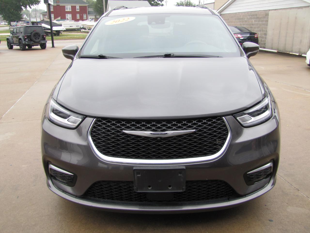 Chrysler Pacifica Touring 2022