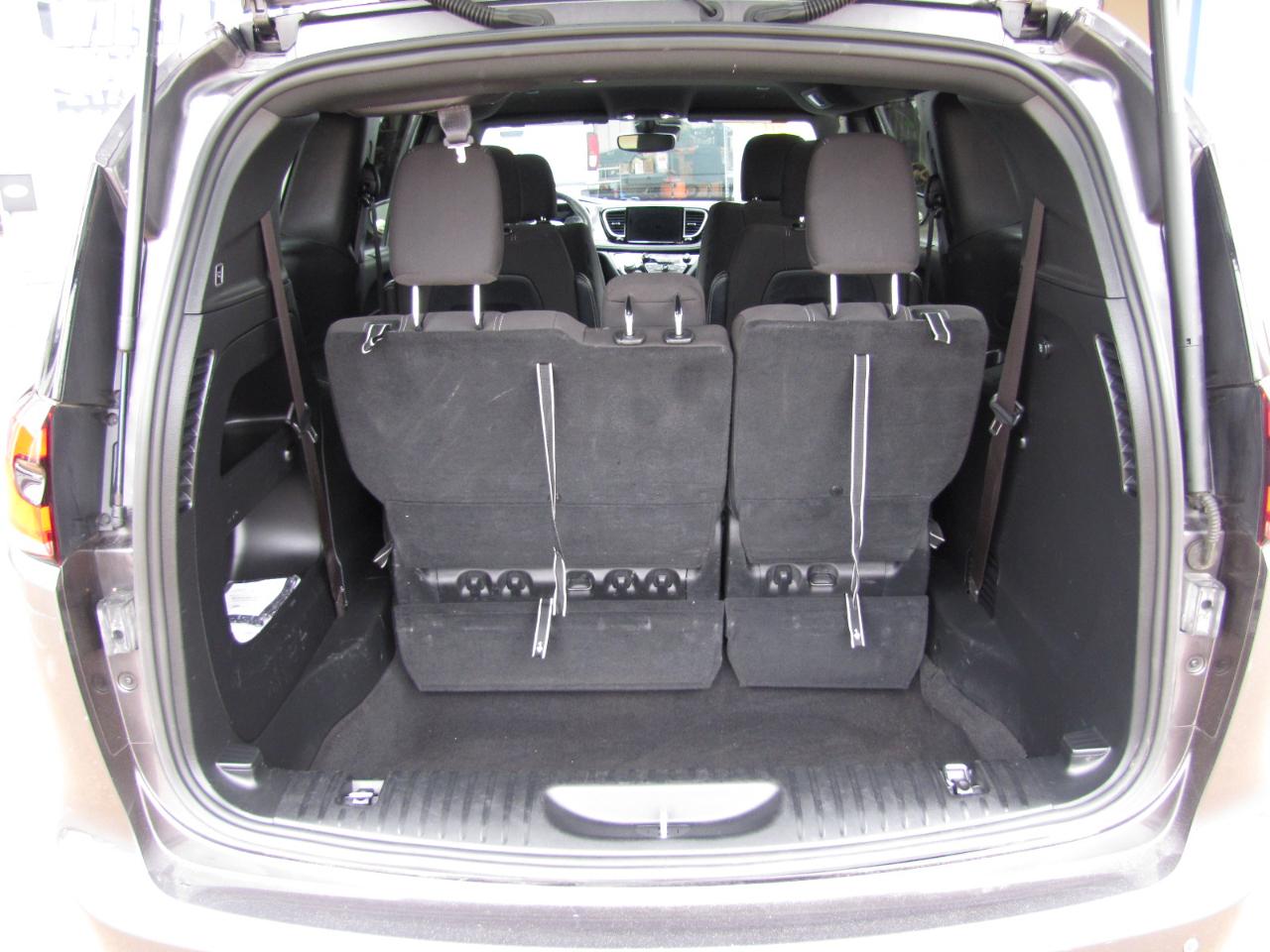 Chrysler Pacifica Touring 2022