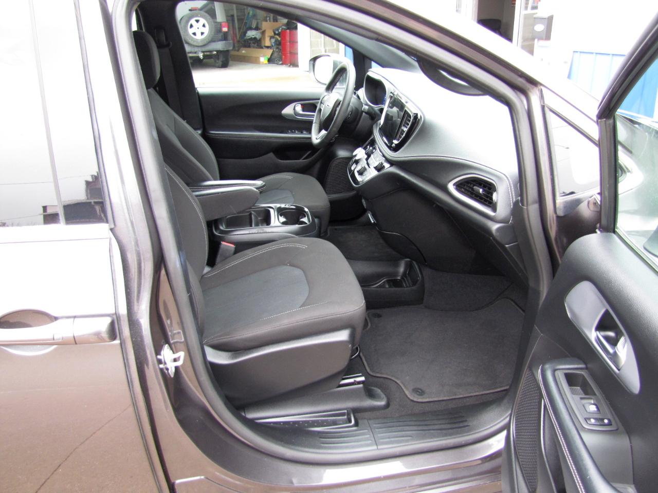 Chrysler Pacifica Touring 2022