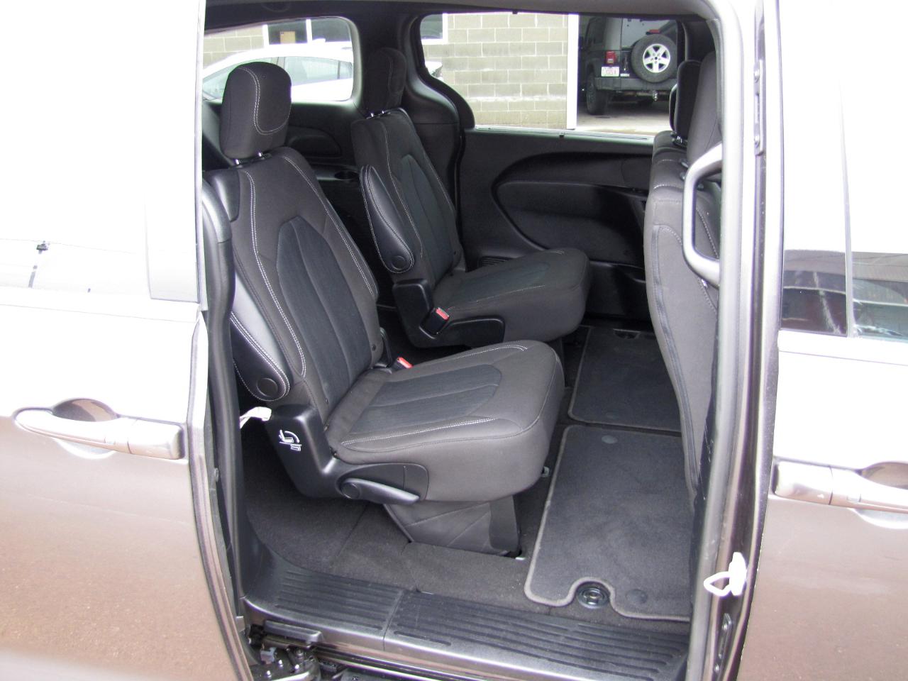 Chrysler Pacifica Touring 2022