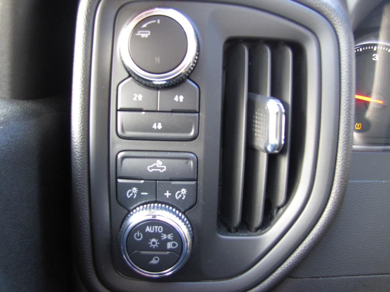 GMC Sierra 2500HD Pro Crew Cab 4WD SB 2023