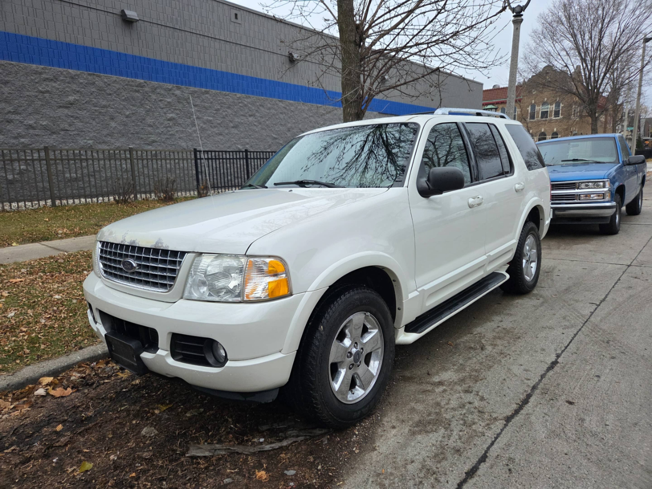 2004 Ford Explorer Limited's photo