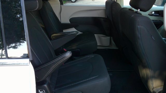 Chrysler Voyager  2023