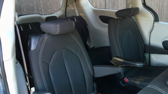 Chrysler Voyager  2023