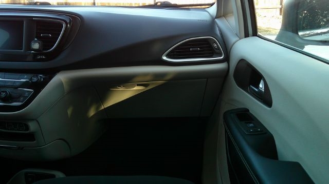 Chrysler Voyager  2023