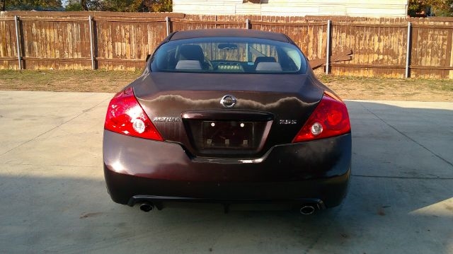 Nissan Altima  2010